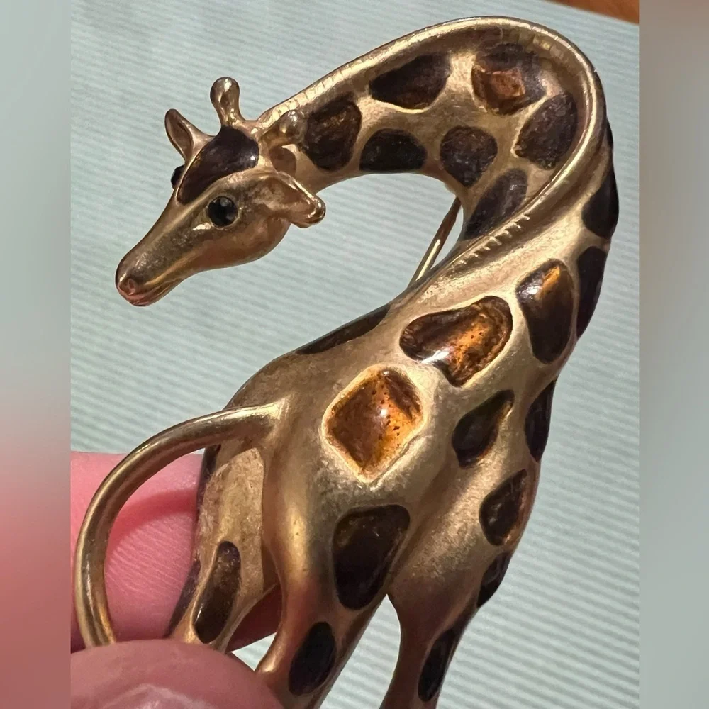 Vtg FERNANDO ORIGINALS Signed FO Gold Tone 3D Enamel GIRAFFE Brooch  80s Retro